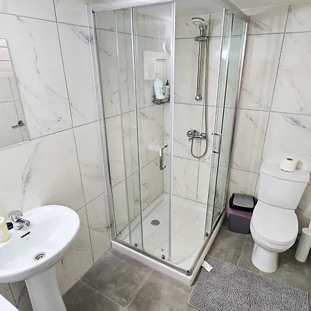 Unique Center Rooms, 150m From Chabad Lubavitch Lägenhet