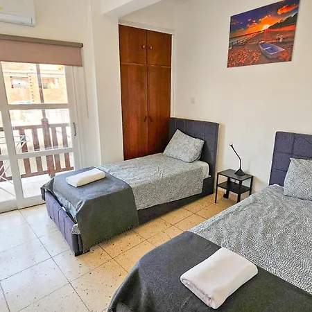 Apartment Unique Center Rooms, 150m From Chabad Lubavitch Larnaca